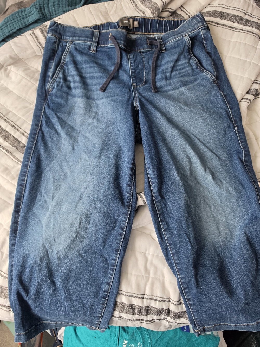 Torrid Weekend Pull On Wide Leg Crop Jeans SIZE 0
